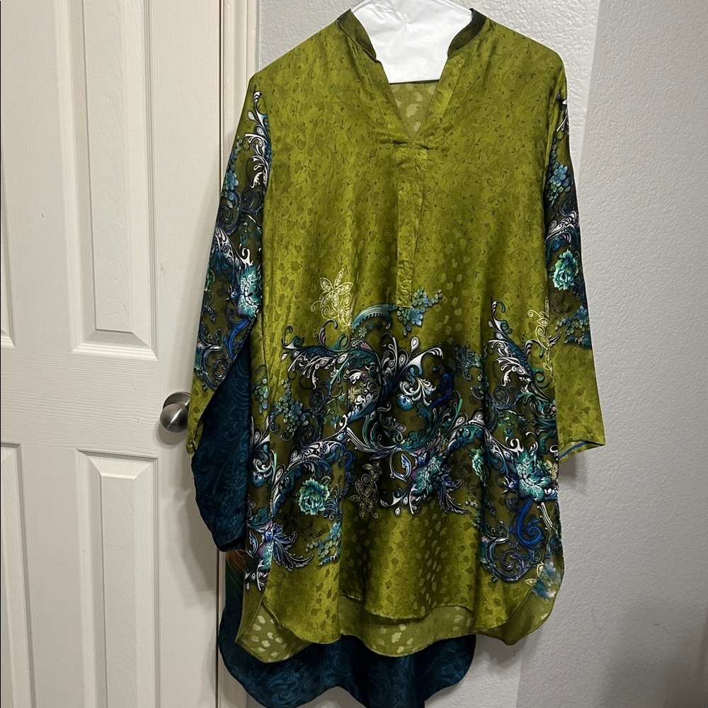 Kurta silk bundle of 2 dark green and olive tunic top. S-M